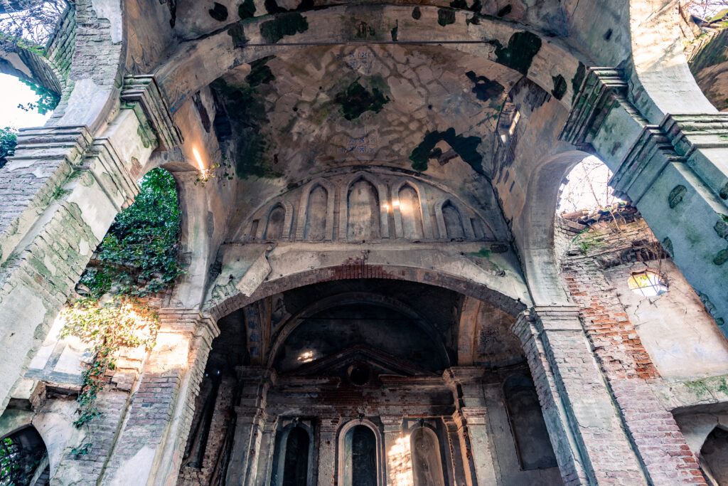 La Chiesa delle tre croci abbandonata Piemonte